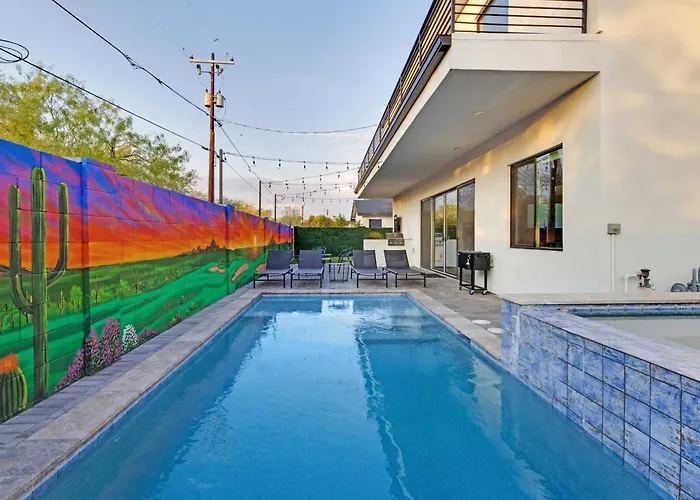 Modern Dreamland In Old Town *